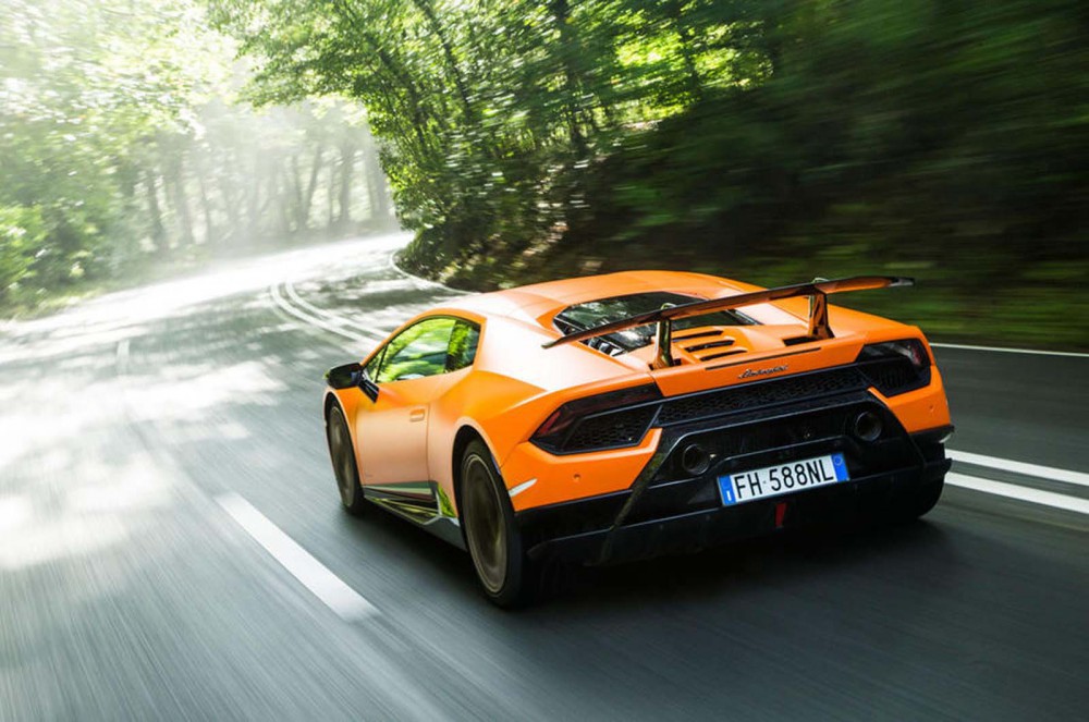 lamborghini-huracan-performante-rear