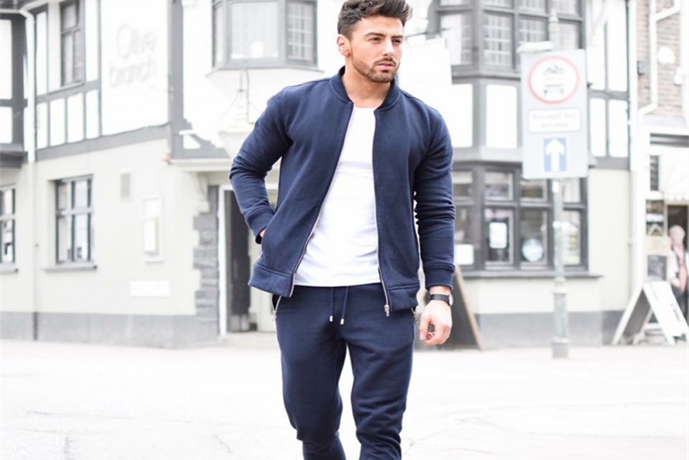 cool-men-in-casual-pants